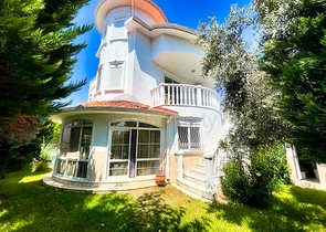 320 m2 große 3+1-Villa in Belek