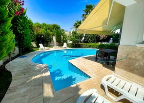 320 m2 große 3+1-Villa in Belek