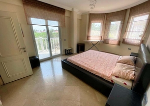 320 m2 große 3+1-Villa in Belek