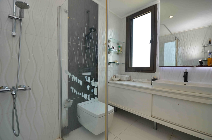 Wohnung mit 5+1 Grundriss in der Wohngegend Lara - Antalya 