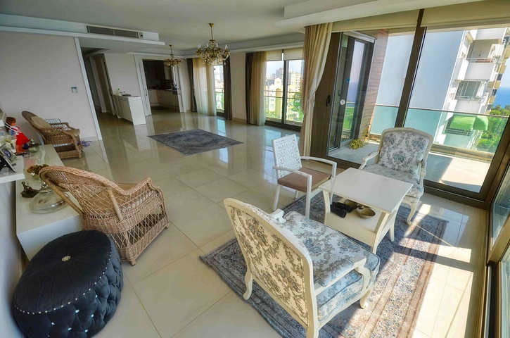 Wohnung mit 5+1 Grundriss in der Wohngegend Lara - Antalya 