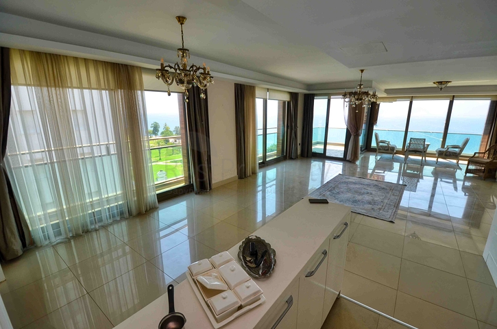 Wohnung mit 5+1 Grundriss in der Wohngegend Lara - Antalya 