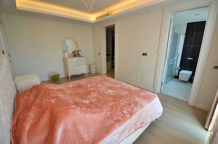 Wohnung mit 5+1 Grundriss in der Wohngegend Lara - Antalya 