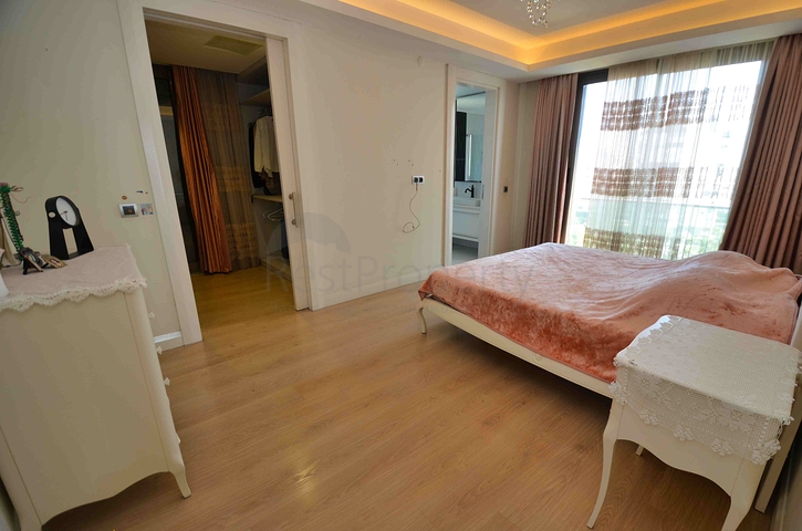 Wohnung mit 5+1 Grundriss in der Wohngegend Lara - Antalya 