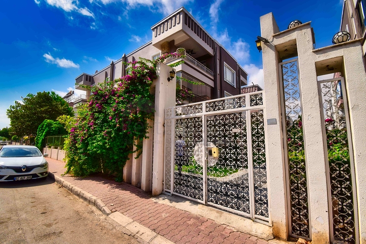 Wohnung mit 3+1 Grundriss in der Wohngegend Lara - Antalya 