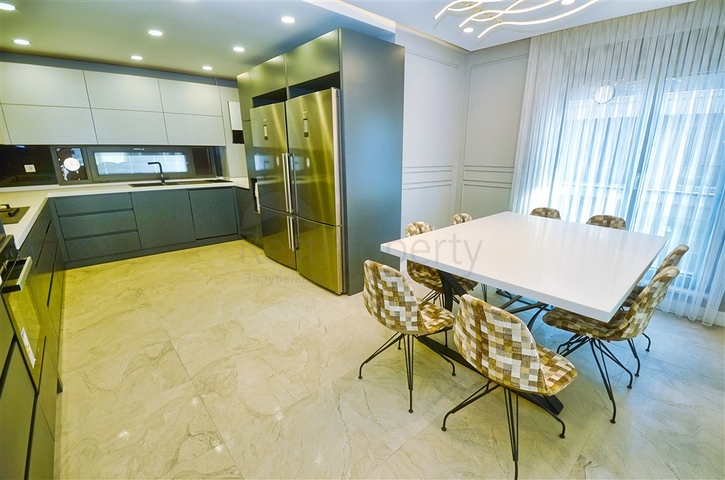 Wohnung mit 4+1 Grundriss in der Nachbarschaft von Undschali - Antalya 