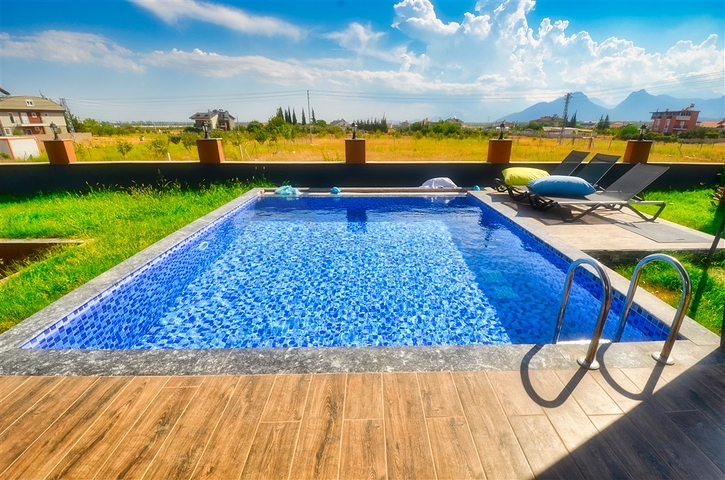 Villa mit 3+1 Grundrissen in der Gegend von Boschemealty - Antalya 