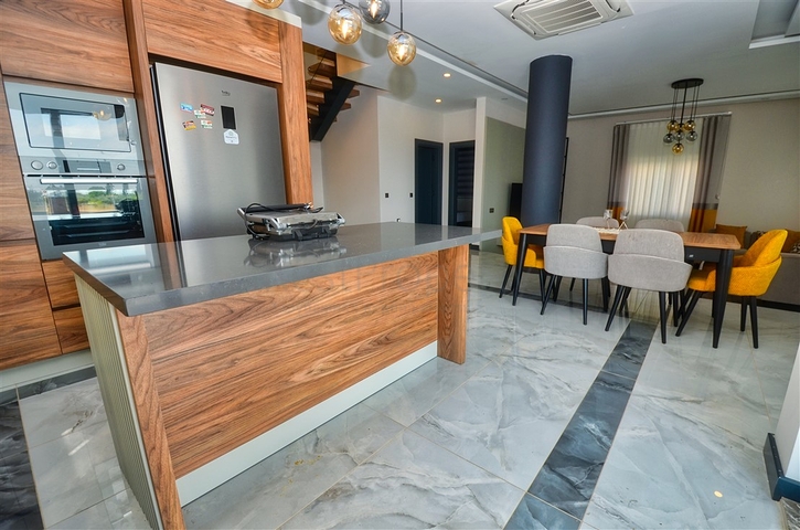 Villa mit 3+1 Grundrissen in der Gegend von Boschemealty - Antalya 