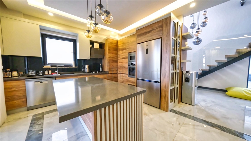 Villa mit 3+1 Grundrissen in der Gegend von Boschemealty - Antalya 