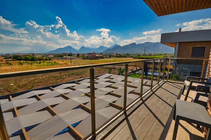 Villa mit 3+1 Grundrissen in der Gegend von Boschemealty - Antalya 