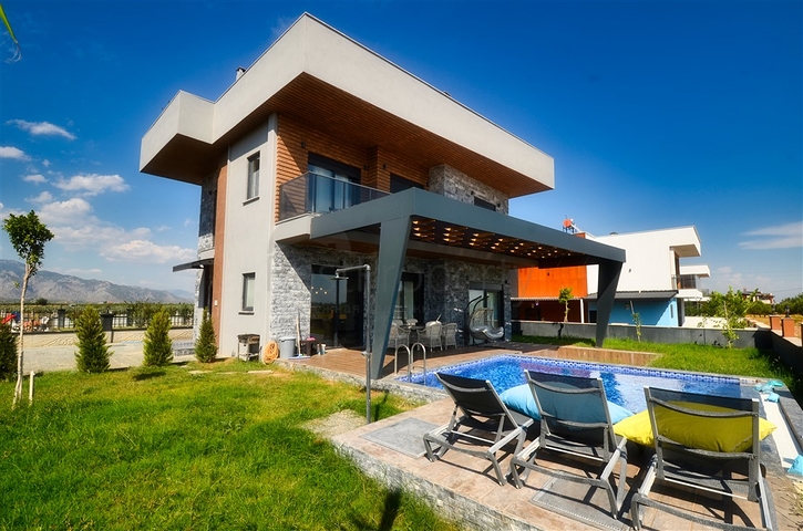 Villa mit 3+1 Grundrissen in der Gegend von Boschemealty - Antalya 