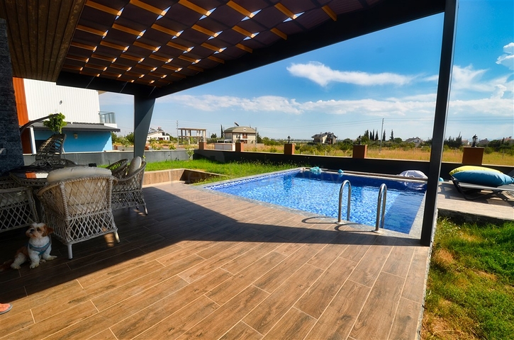 Villa mit 3+1 Grundrissen in der Gegend von Boschemealty - Antalya 