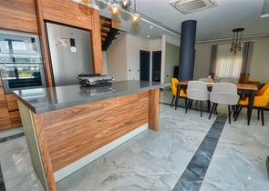 Villa mit 3+1 Grundrissen in der Gegend von Boschemealty - Antalya 