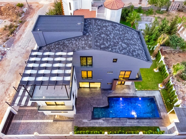 Villa mit 6+1 Grundriss in der Region Doshemealty - Antalya 