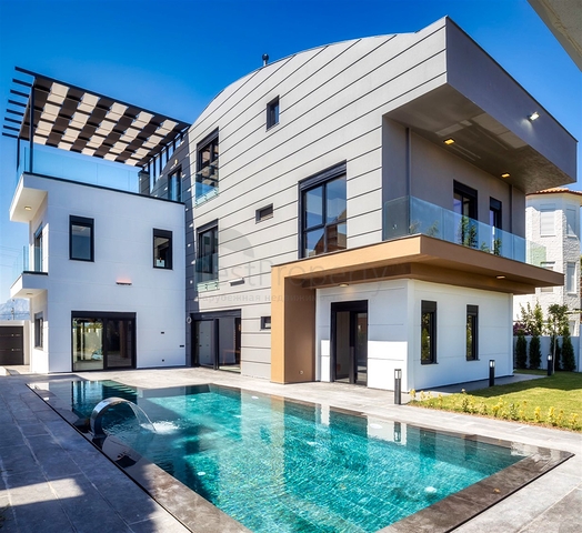 Villa mit 6+1 Grundriss in der Region Doshemealty - Antalya 