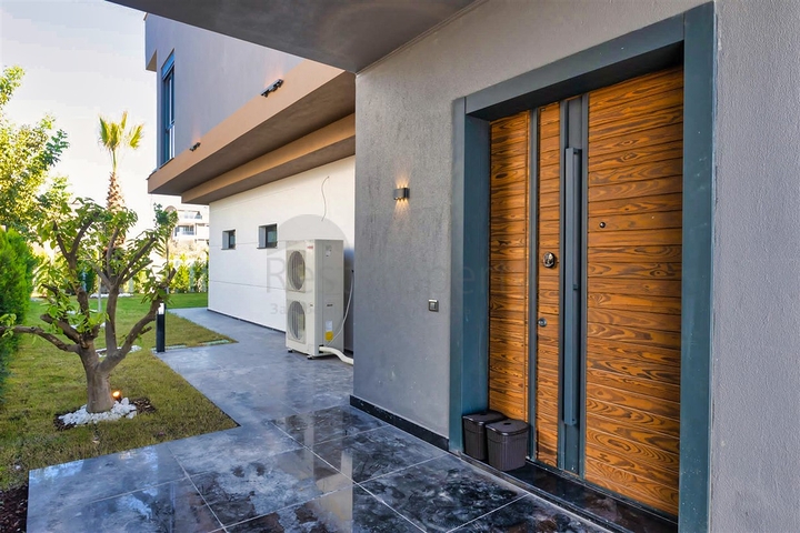 Villa mit 6+1 Grundriss in der Region Doshemealty - Antalya 