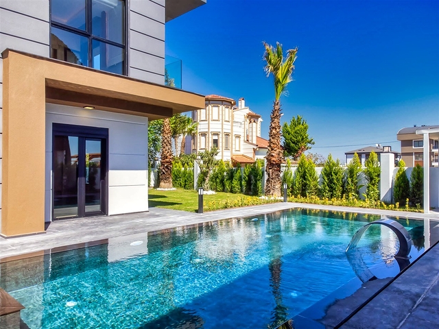 Villa mit 6+1 Grundriss in der Region Doshemealty - Antalya 