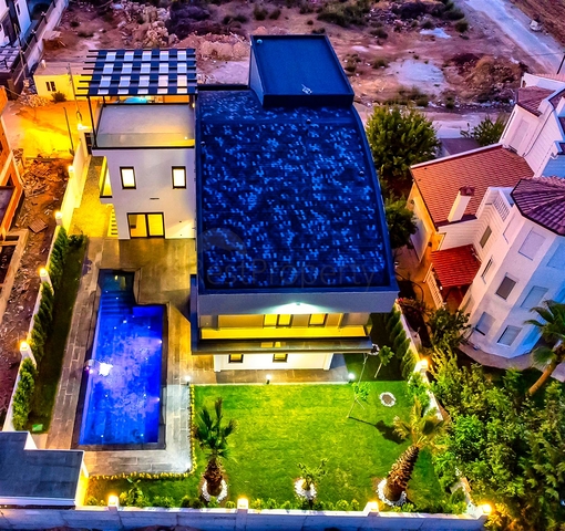 Villa mit 6+1 Grundriss in der Region Doshemealty - Antalya 