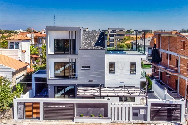 Villa mit 6+1 Grundriss in der Region Doshemealty - Antalya 