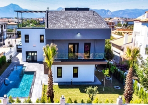 Villa mit 6+1 Grundriss in der Region Doshemealty - Antalya 