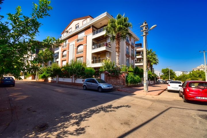 2+1 Wohnung in der Wohngegend Toros - Antalya 