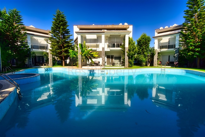 4+1-Villen im Wohnbezirk Güzeloba - Antalya