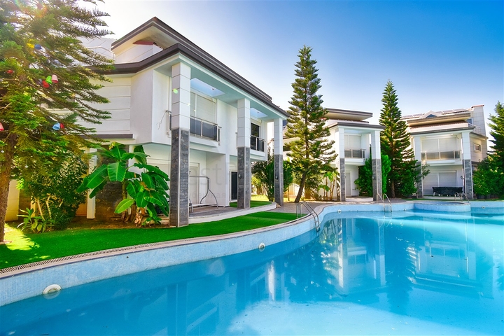 4+1-Villen im Wohnbezirk Güzeloba - Antalya