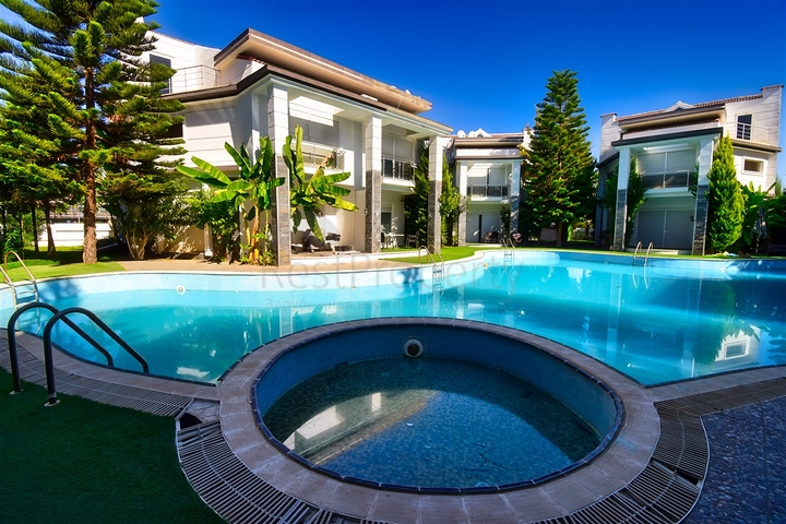 4+1-Villen im Wohnbezirk Güzeloba - Antalya