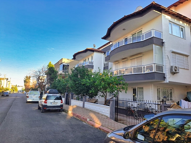 2+1 Wohnung im Stadtteil Lara - Antalya 