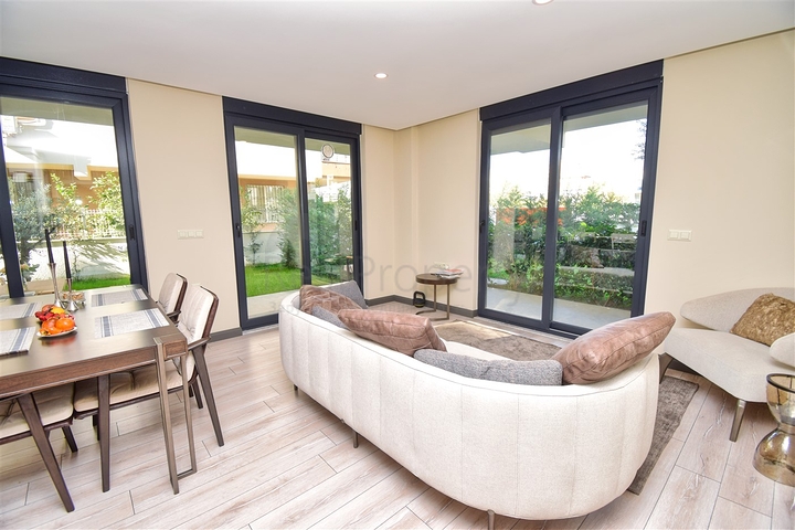 2+1 Wohnung in der Wohngegend Güzeloba - Antalya