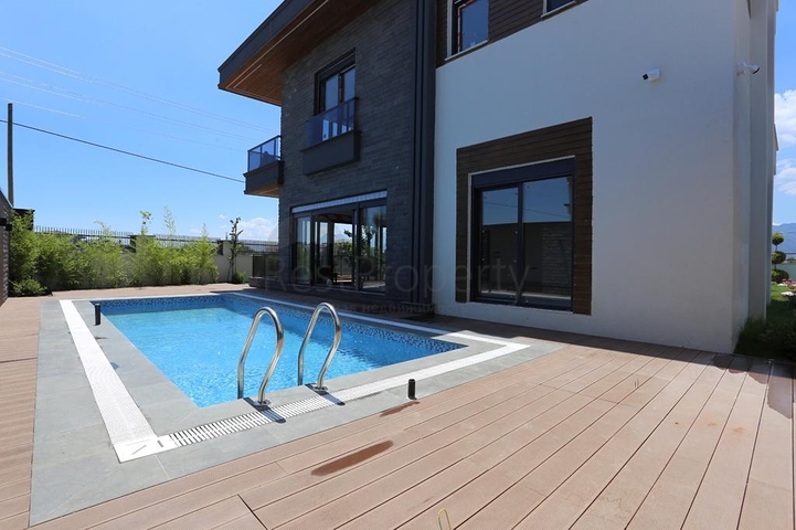 Villa mit 5+1 Grundrissen in der Region Doshemealty - Antalya