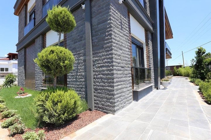 Villa mit 5+1 Grundrissen in der Region Doshemealty - Antalya