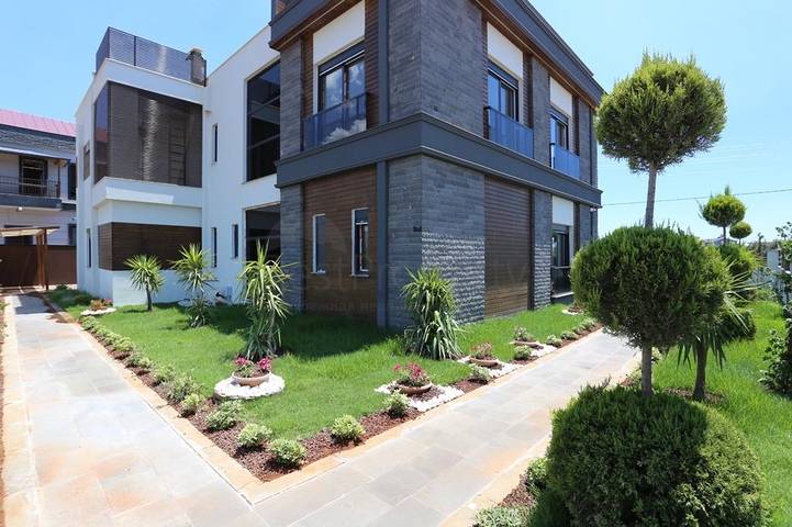 Villa mit 5+1 Grundrissen in der Region Doshemealty - Antalya