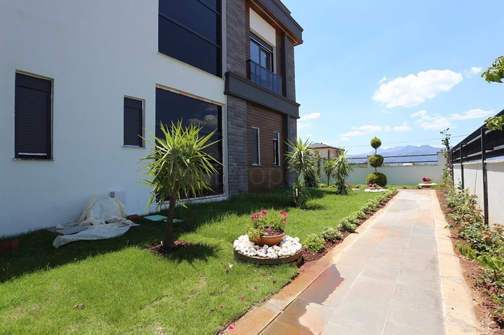 Villa mit 5+1 Grundrissen in der Region Doshemealty - Antalya