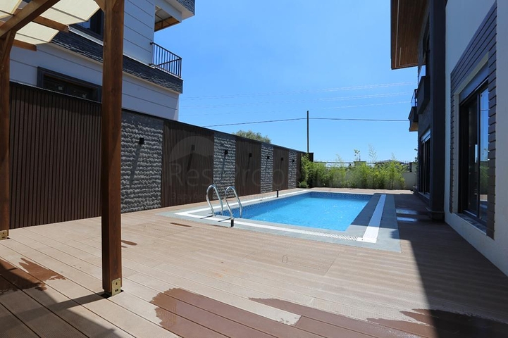 Villa mit 5+1 Grundrissen in der Region Doshemealty - Antalya