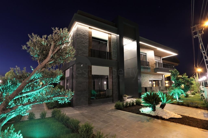 Villa mit 5+1 Grundrissen in der Region Doshemealty - Antalya