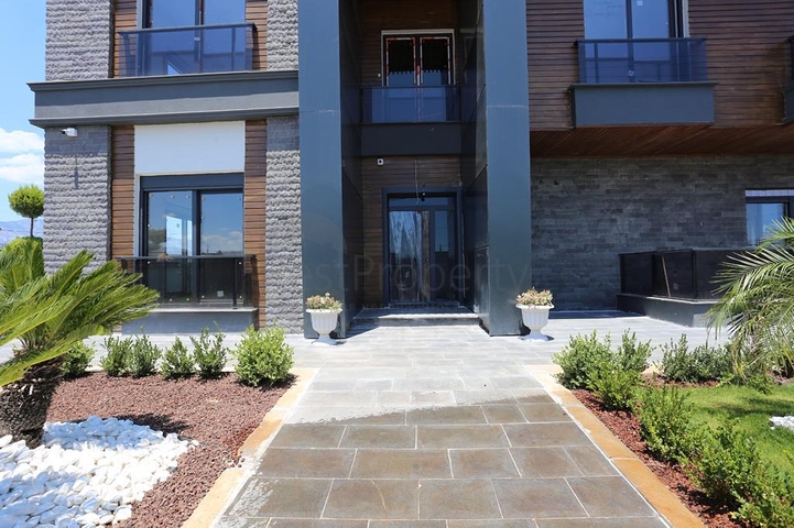 Villa mit 5+1 Grundrissen in der Region Doshemealty - Antalya