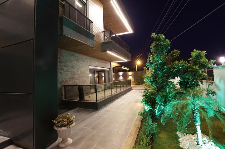 Villa mit 5+1 Grundrissen in der Region Doshemealty - Antalya