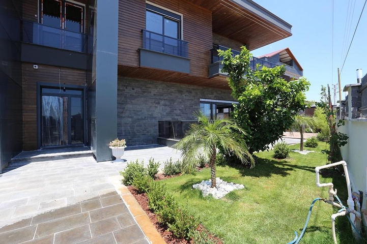 Villa mit 5+1 Grundrissen in der Region Doshemealty - Antalya