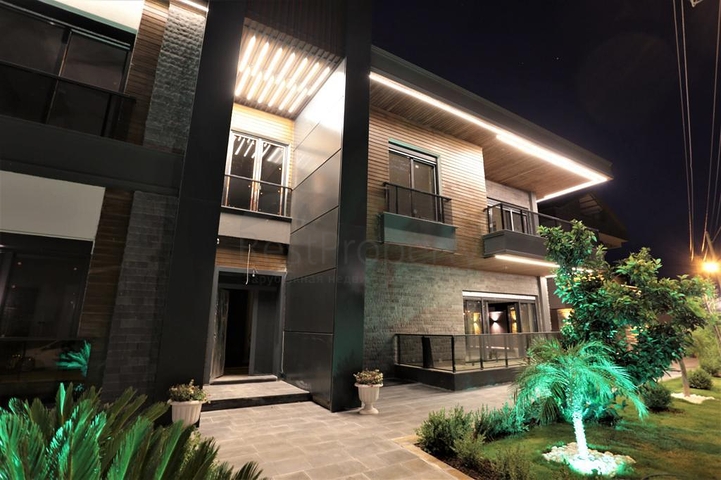 Villa mit 5+1 Grundrissen in der Region Doshemealty - Antalya