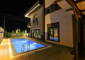 Villa mit 5+1 Grundrissen in der Region Doshemealty - Antalya