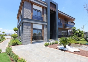 Villa mit 5+1 Grundrissen in der Region Doshemealty - Antalya