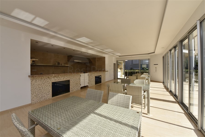 Geräumiges 3+1 Penthouse im Stadtteil Konakly