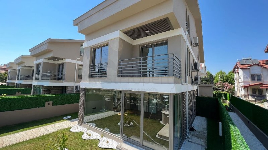 Villa mit 3+1 Grundrissen in Fethiye