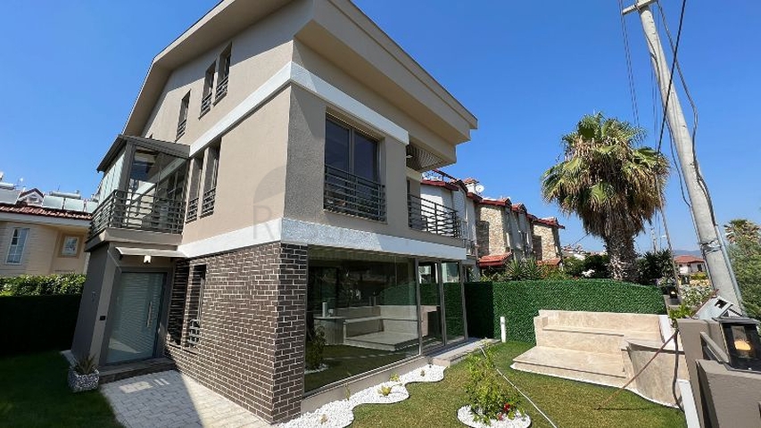 Villa mit 3+1 Grundrissen in Fethiye