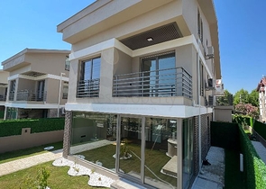 Villa mit 3+1 Grundrissen in Fethiye
