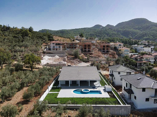 Villa mit 3+1 Grundrissen in Fethiye