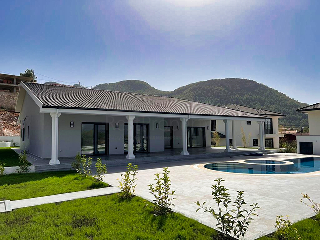 Villa mit 3+1 Grundrissen in Fethiye