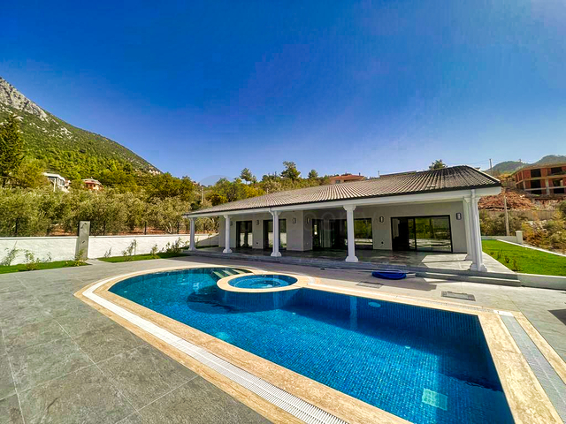 Villa mit 3+1 Grundrissen in Fethiye