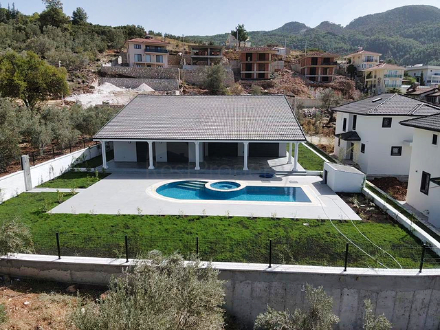 Villa mit 3+1 Grundrissen in Fethiye